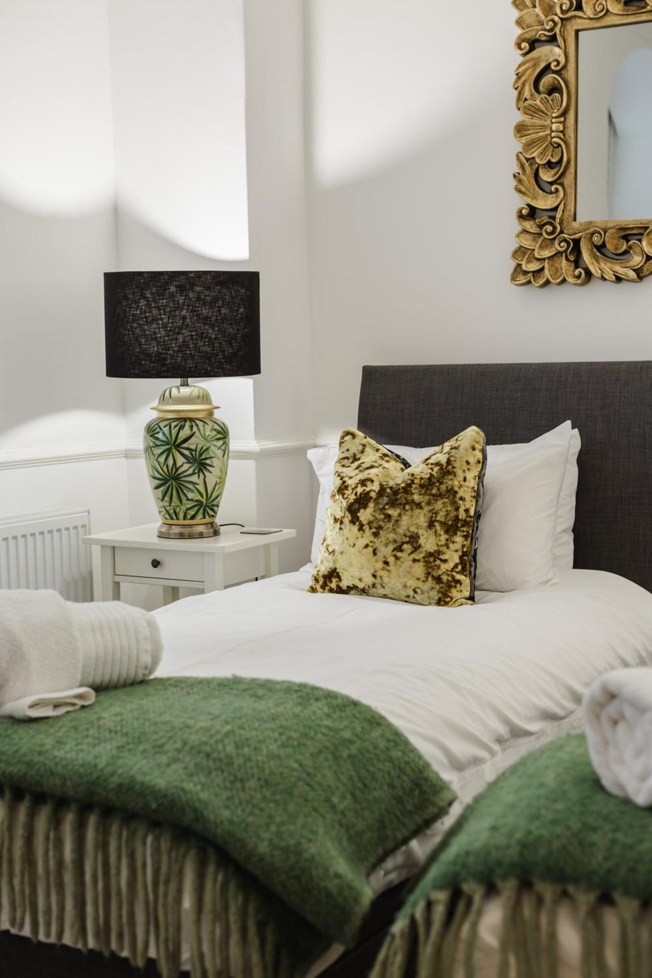 Olive Tree Apartment Hove Екстериор снимка